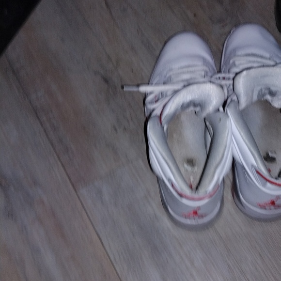 Jordans  size 9.5 white and red - Picture 4 of 4